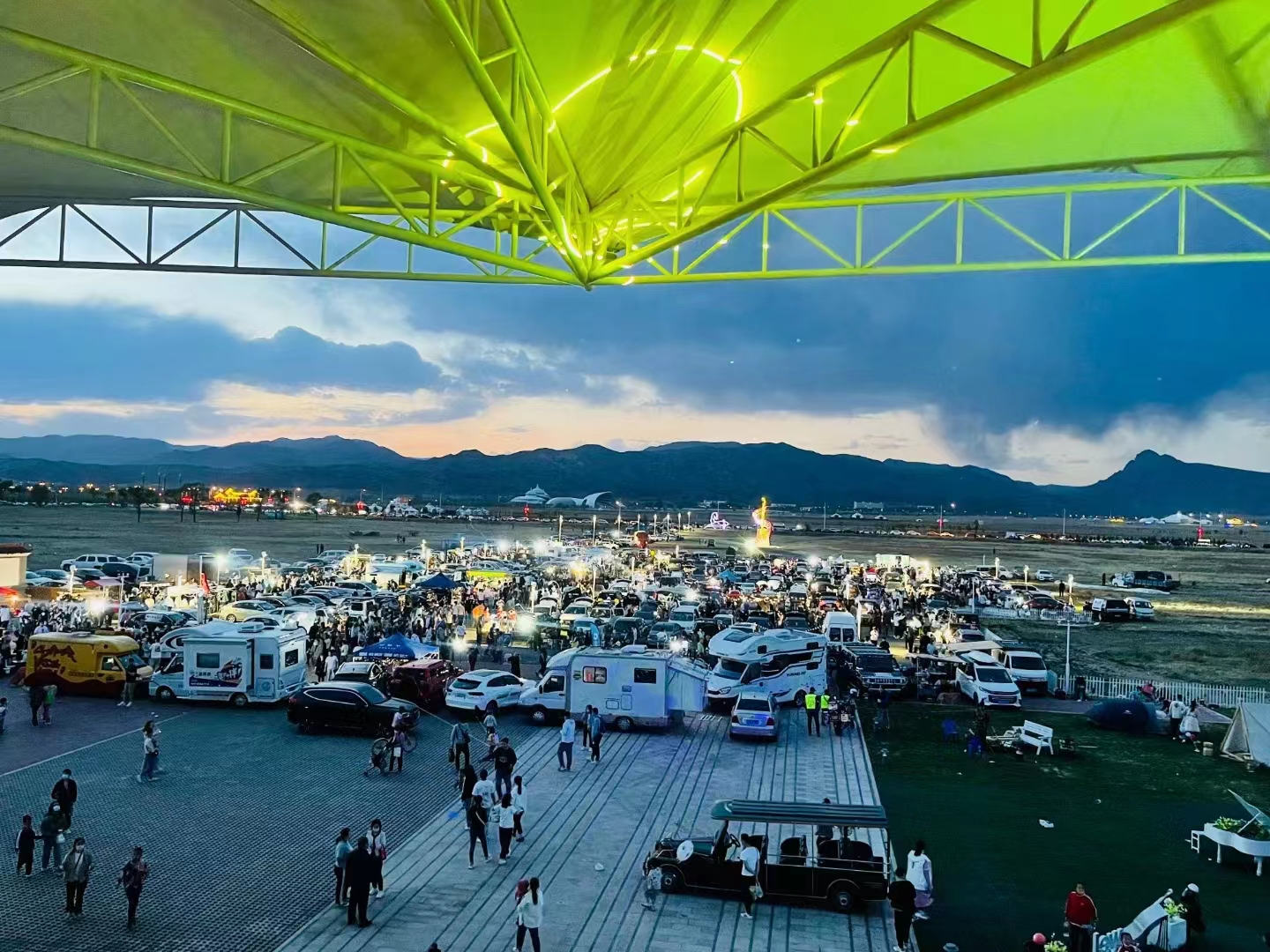 后备箱市集活动.jpg 后备箱市集活动.jpg