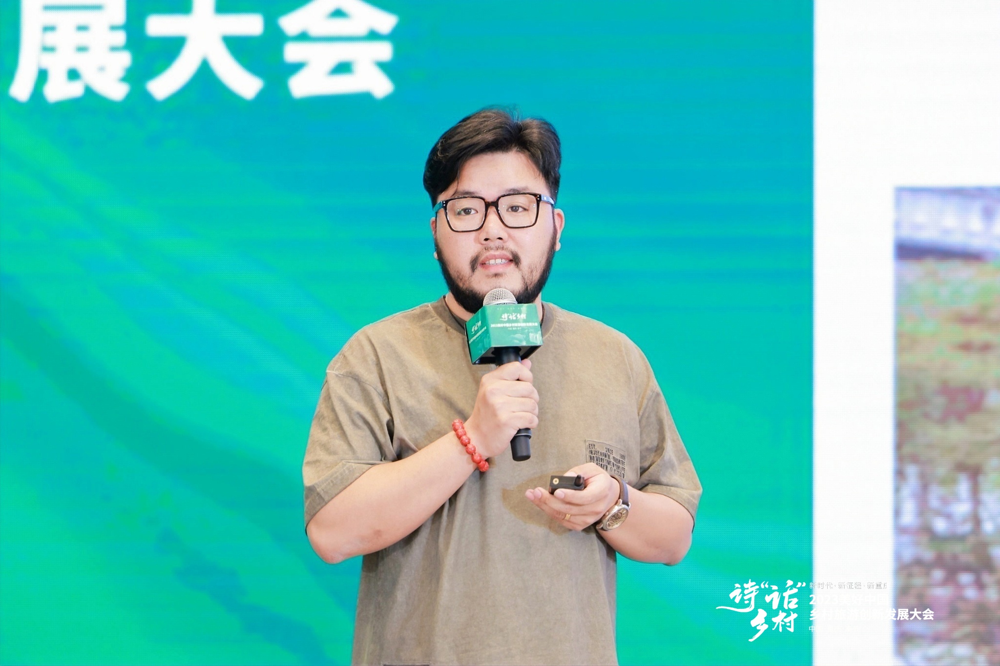 WXYX1270-opq404070674.jpg WXYX1270-opq404070674.jpg