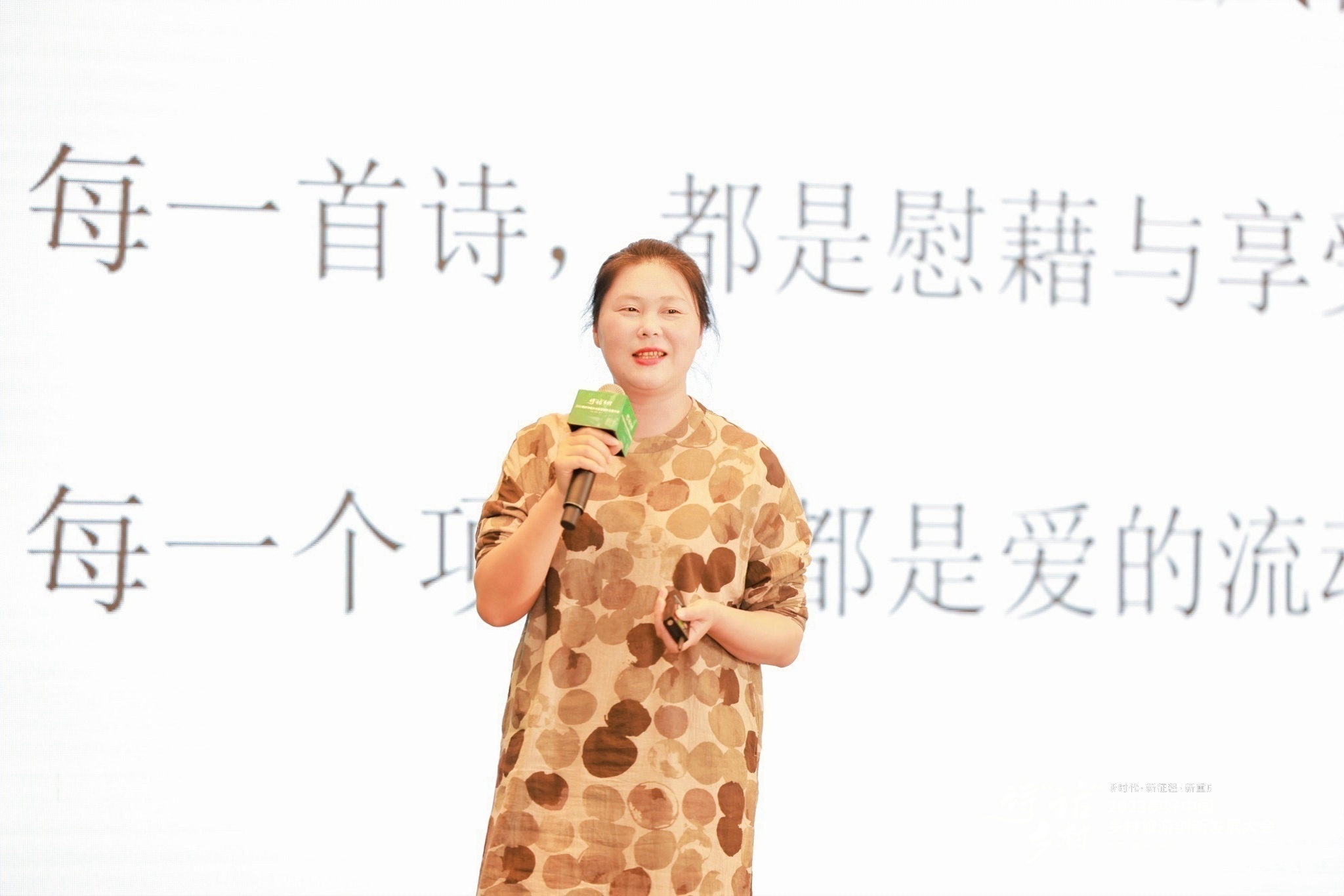 WXYX1313-opq404093617.jpg WXYX1313-opq404093617.jpg